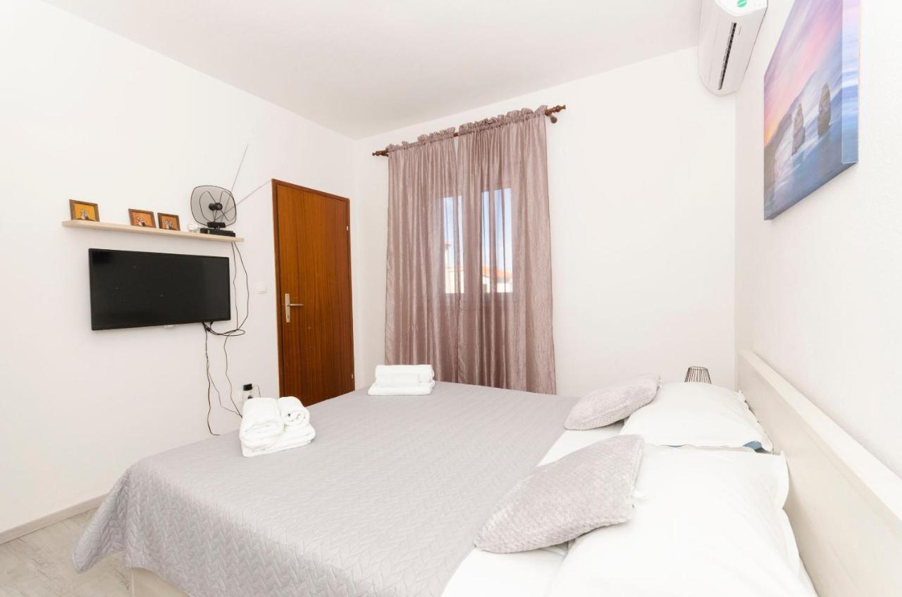 Apartments Silvana Супетар Экстерьер фото