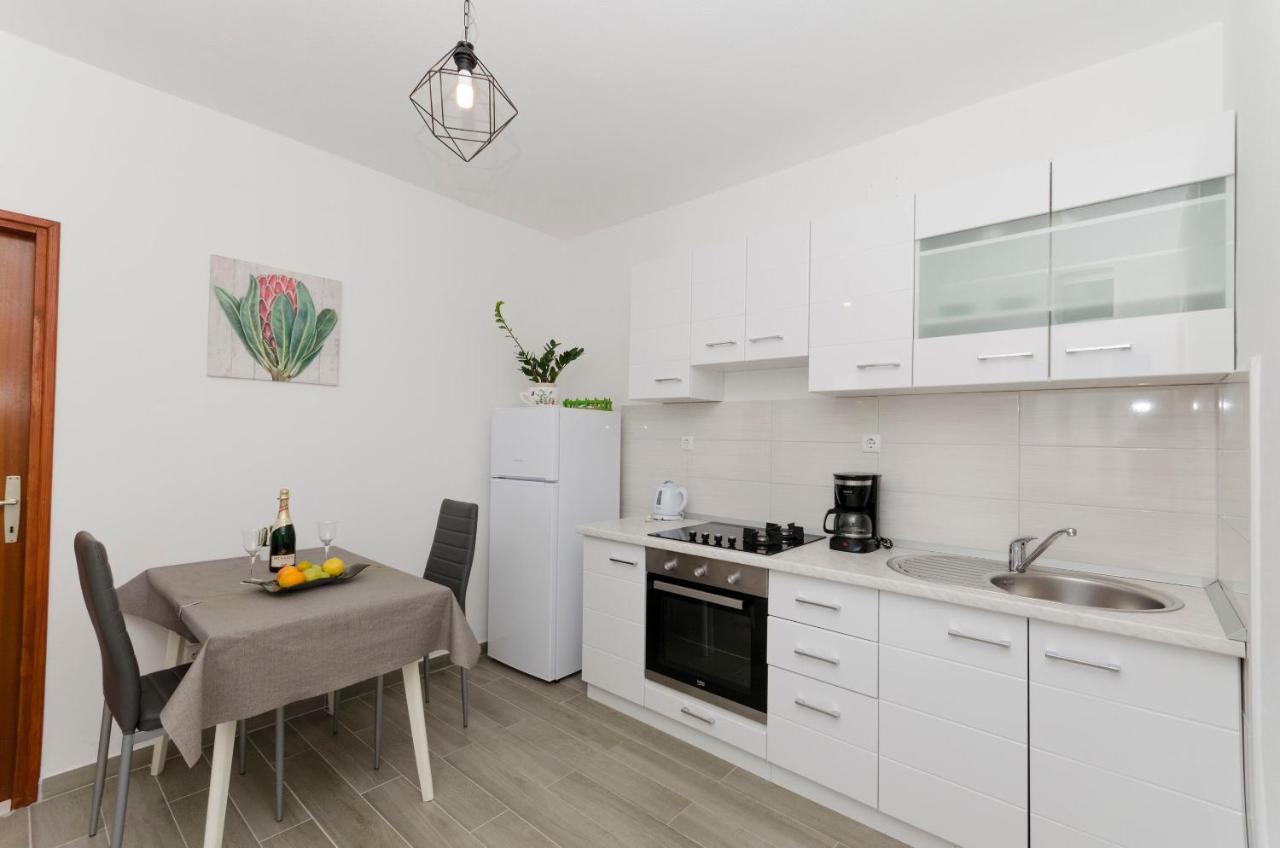 Apartments Silvana Супетар Экстерьер фото